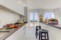 Kuchnia lub aneks kuchenny w obiekcie Beachfront Apartment Migjorn Playa by Sealand Villas