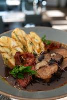 Jídlo v penzionu nebo okolí