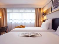 Ein Bett oder Betten in einem Zimmer der Unterkunft Mercure Paris Saint-Ouen