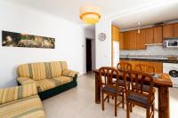 A kitchen or kitchenette at Luminoso apartamento en Cadiz
