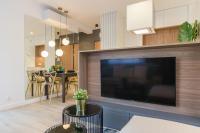 Televízia a/alebo spoločenská miestnosť v ubytovaní Apartament Różana