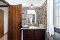 A bathroom at Cortijo Villa La Dehesa