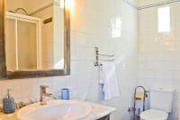 A bathroom at Casa entre Nerja y Frigiliana