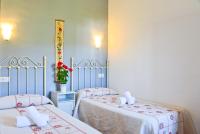 A bed or beds in a room at Casa entre Nerja y Frigiliana