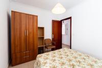 A bed or beds in a room at Luminoso apartamento en Cadiz