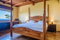 A bed or beds in a room at Shangri-la