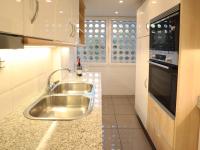 Kuchyň nebo kuchyňský kout v ubytování Urcatusa Llevant - Apartamento 6 pax con piscina g27034