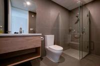 Ein Badezimmer in der Unterkunft Falcon&#39;s View Queenstown