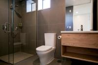 Ein Badezimmer in der Unterkunft Falcon&#39;s View Queenstown