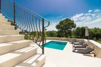 Bazén v ubytování Beautiful villa Irma with private pool near Rovinj nebo v jeho okolí