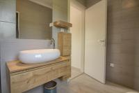 Koupelna v ubytování Beautiful villa Irma with private pool near Rovinj