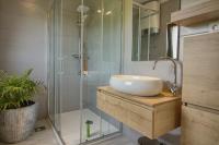Koupelna v ubytování Beautiful villa Irma with private pool near Rovinj