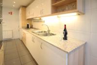 Kuchyň nebo kuchyňský kout v ubytování Urcatusa Llevant - Apartamento 6 pax con piscina g27034
