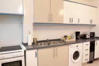 Kuchyňa alebo kuchynka v ubytovaní CITY CENTER BIG APARTMENT-FAMILY & FRIENDS-5 Beds