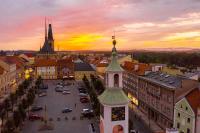 Východ nebo západ slunce při pohledu z hotelu nebo okolí