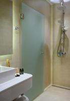 A bathroom at Minaret Suites and Apartments