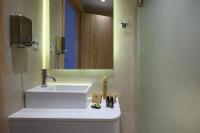 A bathroom at Minaret Suites and Apartments
