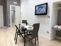 Televízia a/alebo spoločenská miestnosť v ubytovaní NSH AppartHotel, Napoli Centro