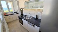 Kuchyň nebo kuchyňský kout v ubytování Apartment Ribnjak 10