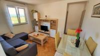 TV a/nebo společenská místnost v ubytování Apartment Ribnjak 10
