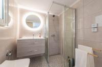 Kúpeľňa v ubytovaní NEW! Bright & Remodeled 1Bed apt 2min Walk to Acropolis