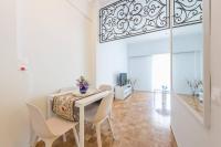 Posedenie v ubytovaní NEW! Bright & Remodeled 1Bed apt 2min Walk to Acropolis