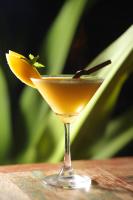 een geel drankje in een martiniglas op een tafel bij Dontrei Villa Angkor in Siem Reap