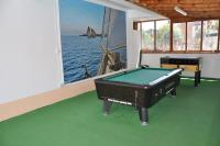 Biliár nebo kulečník v ubytování Hotel BelleVille