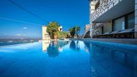 Bazén v ubytovaní Villa Majestic Crete heated pool and sauna alebo v jeho blízkosti
