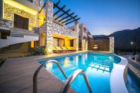 Bazén v ubytovaní Villa Majestic Crete heated pool and sauna alebo v jeho blízkosti