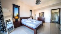 Posteľ alebo postele v izbe v ubytovaní Villa Majestic Crete heated pool and sauna