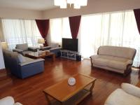 Televízia a/alebo spoločenská miestnosť v ubytovaní Luxury Athenian Riviera Apartment 135 sqm at Voula