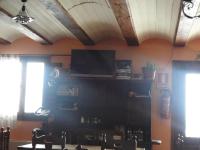 A television and/or entertainment centre at Hostal Venta Liara