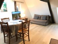 a living room with a table and a couch at Le Studio du Gouverneur in Honfleur