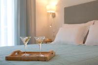 Postel nebo postele na pokoji v ubytování Grand TheoNi Boutique Hotel & Spa