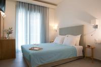 Postel nebo postele na pokoji v ubytování Grand TheoNi Boutique Hotel & Spa