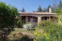 a house with a white bench in front of it at VILLA LA LURETTE, appartement et studio in Saint-Étienne-les-Orgues