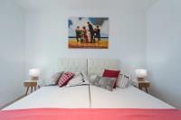 Postel nebo postele na pokoji v ubytování Charming 2 Bedroom Trocadero Arena area