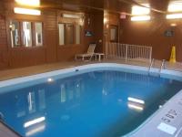 Der Swimmingpool an oder in der Nähe von Baymont by Wyndham Waterloo