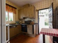Kuchyňa alebo kuchynka v ubytovaní INNOUTHOME Gran villa con piscina torrent del pi
