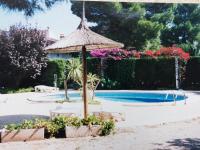 Bazén v ubytovaní INNOUTHOME Gran villa con piscina torrent del pi alebo v jeho blízkosti