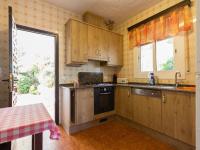 Kuchyňa alebo kuchynka v ubytovaní INNOUTHOME Gran villa con piscina torrent del pi