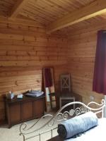 Postel nebo postele na pokoji v ubytování RedWood Lodge