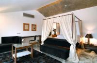A television and/or entertainment centre at Hotel Casa del Abad