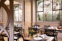 En restaurant eller et spisested p&aring; Grand Hotel des Balcons