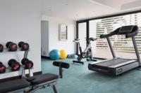 Posilňovňa alebo fitness centrum v ubytovaní Hotel Encinar de Sotogrande