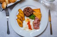 Jídlo v hotelu nebo okolí