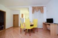 Televízia a/alebo spoločenská miestnosť v ubytovaní Apartments Pela