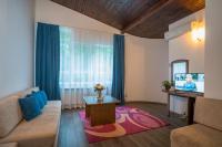 TV a/nebo společenská místnost v ubytování Family Park Hotel Kyoshkove