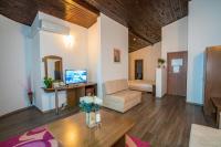 TV a/nebo společenská místnost v ubytování Family Park Hotel Kyoshkove